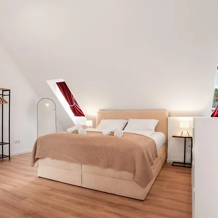 Mit Arbeitsplatz, Parkplatz & Terrasse - Fuer 4 Apartman *