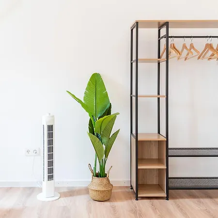 Apartament Mit Arbeitsplatz, Parkplatz & Terrasse - Fuer 4 Leonberg